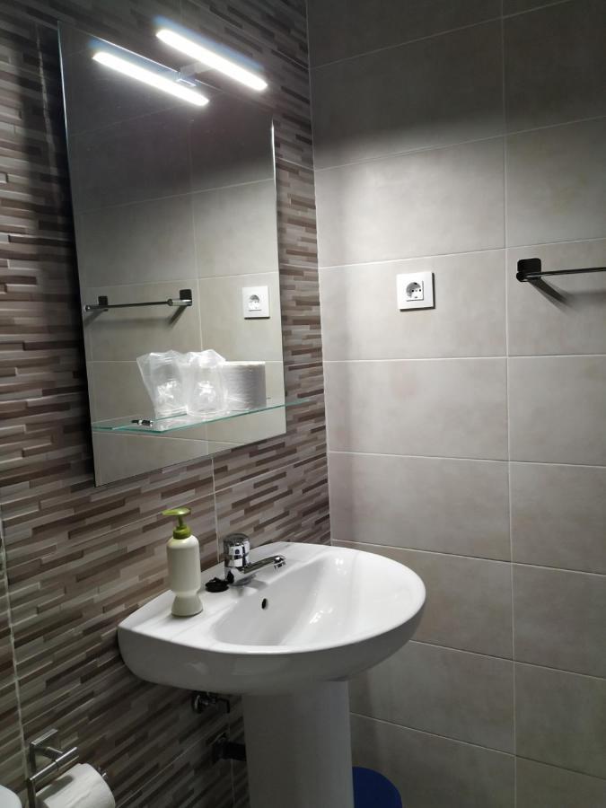 Single Room Bathroom